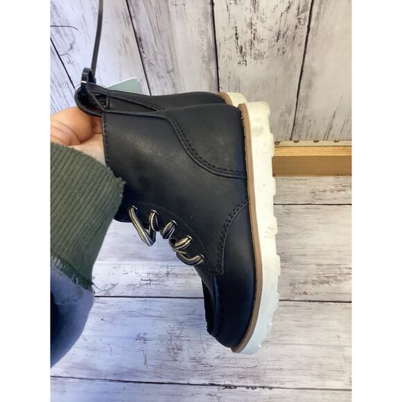 Cat & Jack Toddler Boys' Magnus or Greyson Chukka Boots in Black Size 8 - Picture 2 of 4